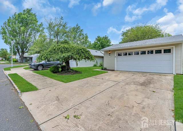 Property at 104 Chatham Dr Unit B, Monroe, NJ 08831, 3 beds, 2 baths