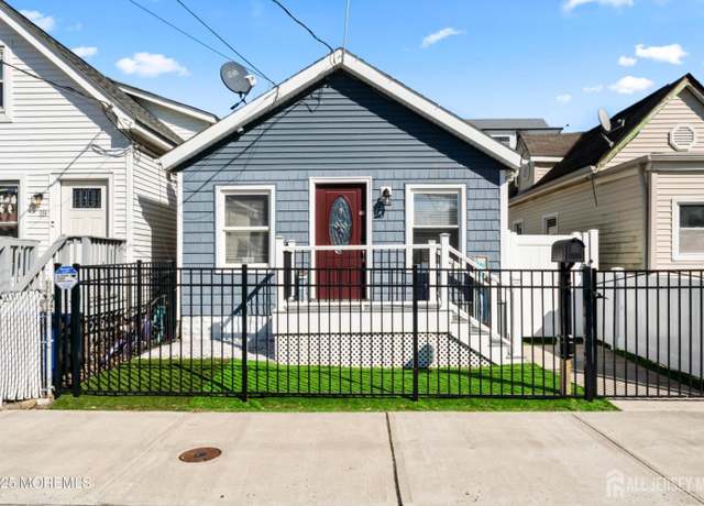 Property at 20 Highland Ave, Keansburg, NJ 07734, 4 beds, 1 bath