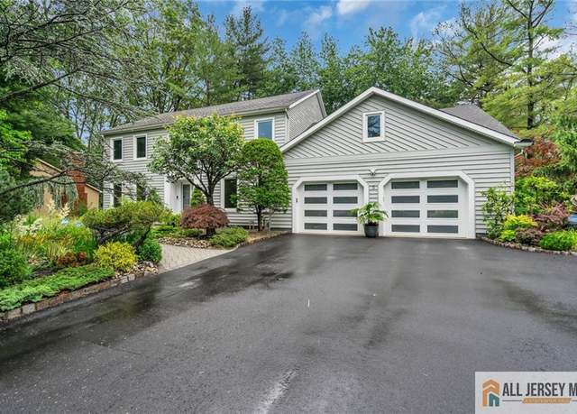 Property at 5 Leighton Dr, East Brunswick, NJ 08816, 4 beds, 3.5 baths