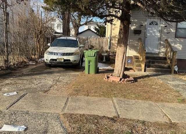 Property at 8 Germantown Ave #1, Edison, NJ 08817, 3 beds, 1.5 baths