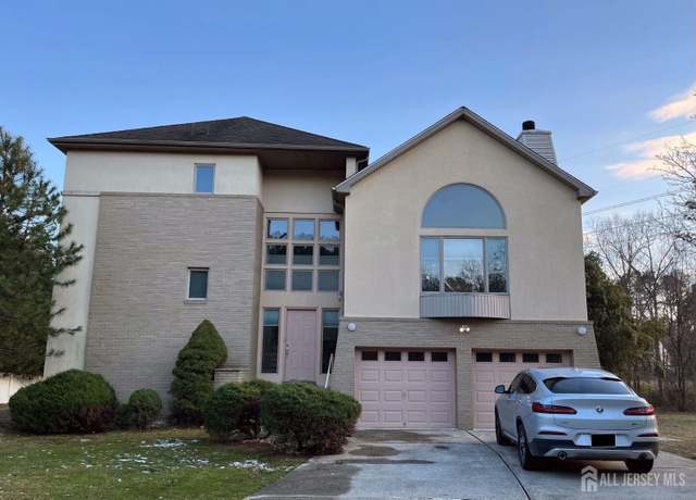 Property at 14 W Dante Rd, Monroe, NJ 08831, 4 beds, 3.5 baths