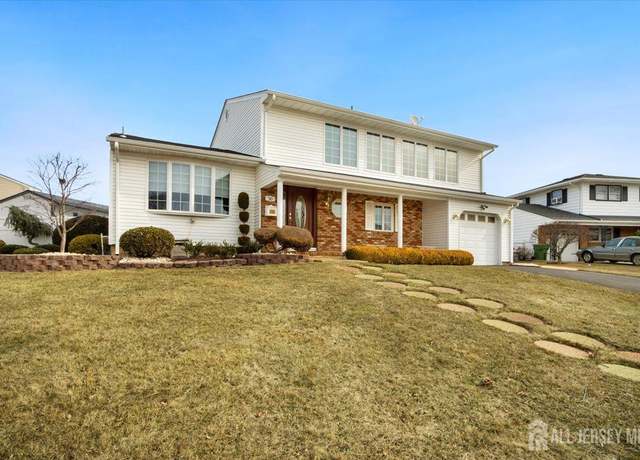 Property at 30 Yorkshire Pl, Sayreville, NJ 08859, 4 beds, 2.5 baths