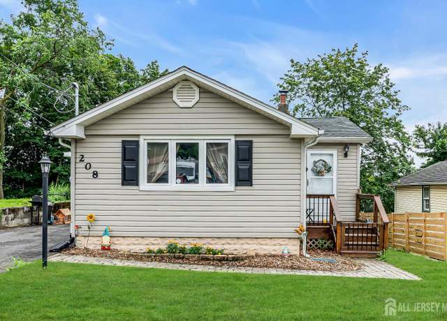 Property at 208 Hilltop Blvd, Old Bridge, NJ 07735, 3 beds, 1 bath
