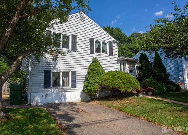 Property at 94 Albert Dr, Sayreville, NJ 08859, 3 beds, 2 baths