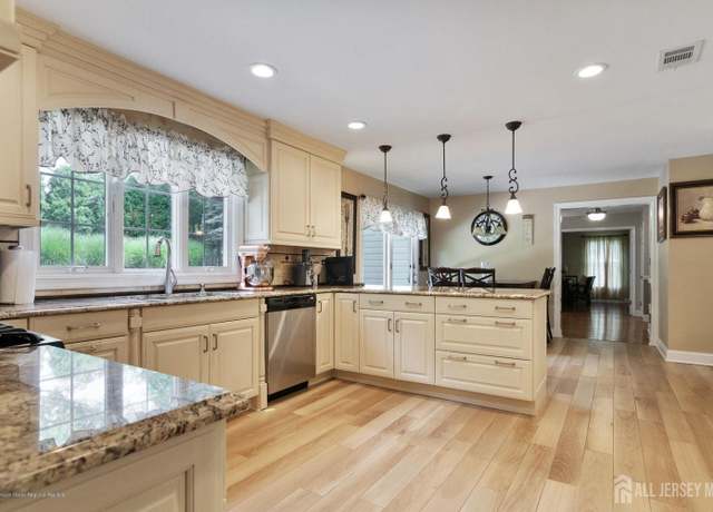 Property at 13 Tanglewood Pl, Monroe, NJ 08831, 4 beds, 2.5 baths