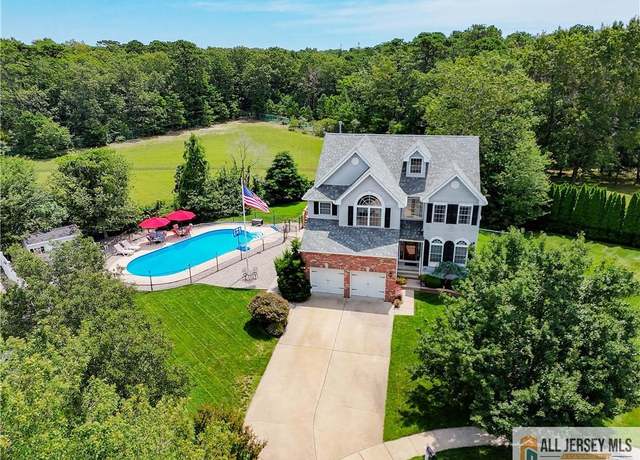 Property at 5 Overlook Ct, Berkeley, NJ 08721, 6 beds, 3 baths