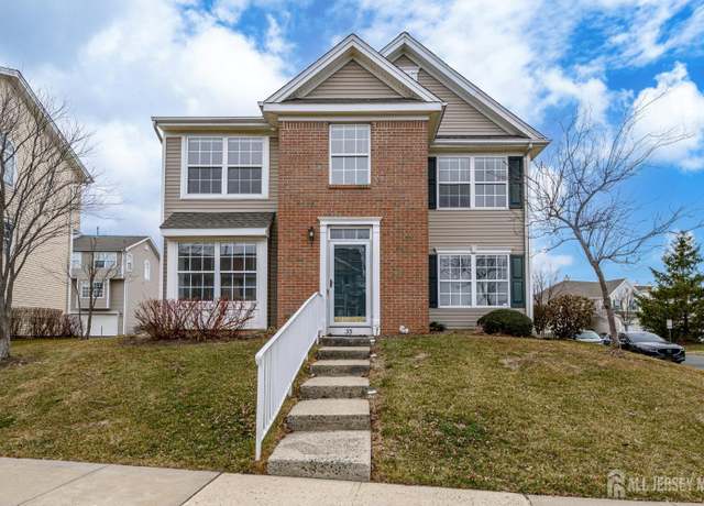 Property at 33 Woodlake Dr, Sayreville, NJ 08859, 3 beds, 2.5 baths