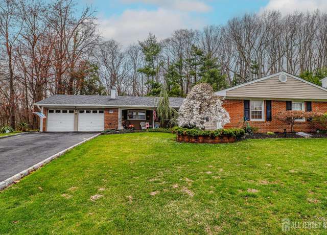 Property at 17 Morningside Dr, Old Bridge, NJ 08857, 4 beds, 2 baths