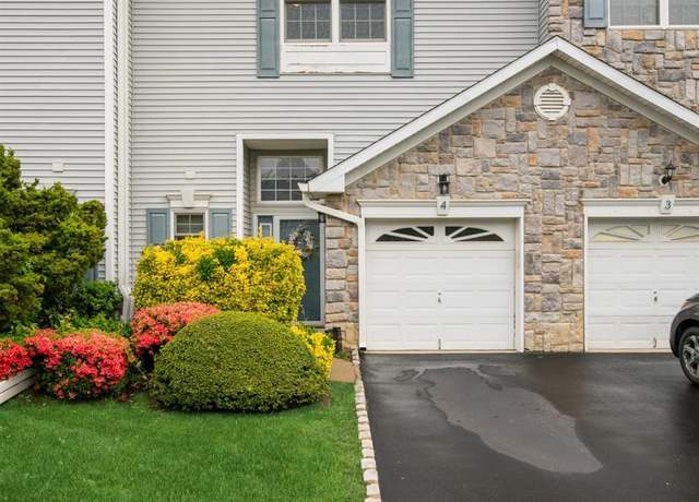 Property at 4 Linda Ct, Old Bridge, NJ 08879, 2 beds, 2.5 baths