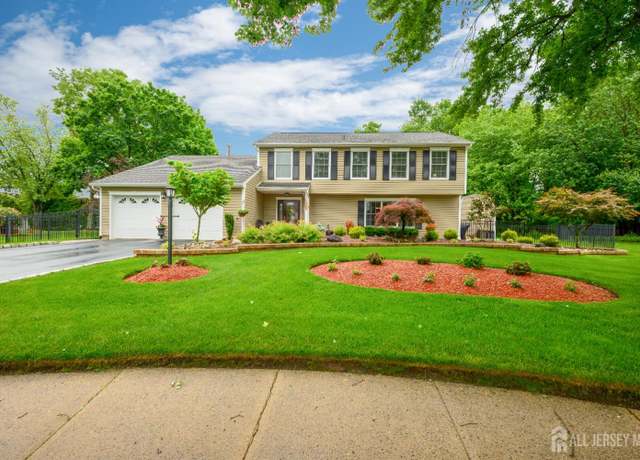 Property at 7 Manor Ct, Old Bridge, NJ 08857, 4 beds, 2.5 baths