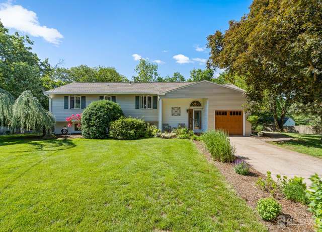 Property at 5 Meade Ct, Piscataway, NJ 08854, 4 beds, 2 baths