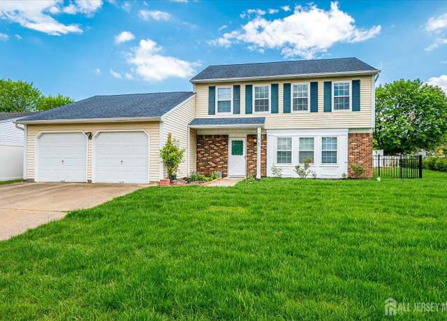Property at 40 Azalea Dr, Edison, NJ 08820, 3 beds, 2.5 baths