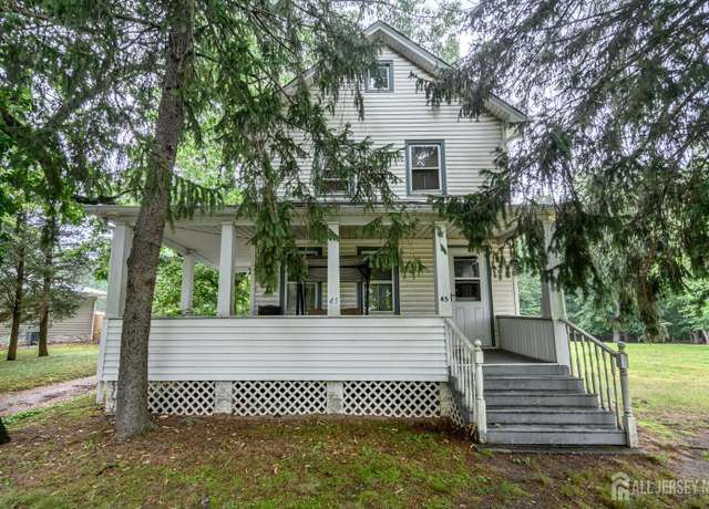 Property at 45 Lake Ave, Helmetta, NJ 08828, 4 beds, 1 bath