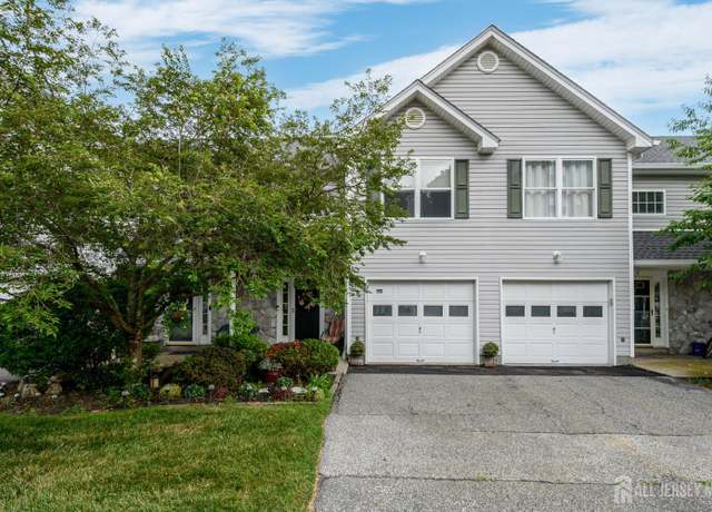 Property at 13 Beechmont Ter, Hamburg, NJ 07419, 2 beds, 1.5 baths