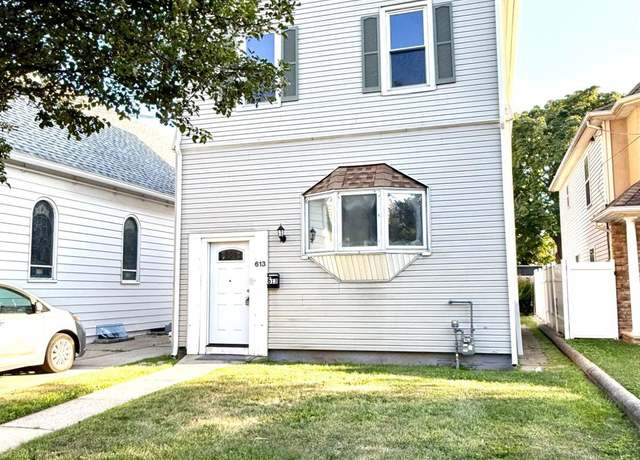 Property at 613 Roosevelt Ave, Carteret, NJ 07008, 3 beds, 1.5 baths