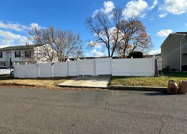 Property at 34 Kassul Pl, Franklin, NJ 08873