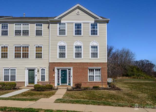 Property at 112 Woodlake Dr, Sayreville, NJ 08859, 3 beds, 2.5 baths