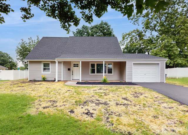 Property at 17 Tamarack Rd, Franklin Twsp, NJ 08873, 4 beds, 2 baths