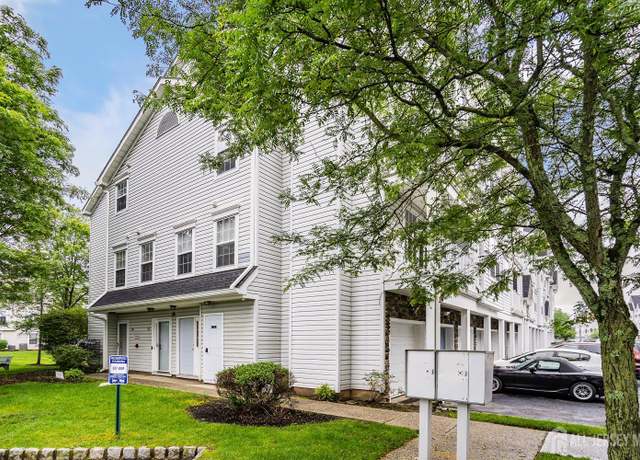 Property at 116 Prestwick Way, Edison, NJ 08820, 3 beds, 2.5 baths