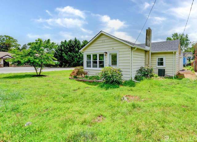 Property at 6 Main St, Helmetta, NJ 08828, 3 beds, 1 bath
