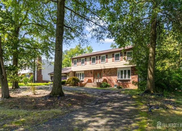 Property at 23 Briarwood Dr, Old Bridge, NJ 07747, 5 beds, 2.5 baths