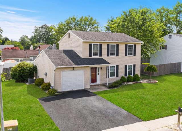 Property at 3 Mendon Ct, Howell, NJ 07731, 3 beds, 2.5 baths