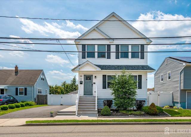 Property at 97 Boehmhurst Ave, Sayreville, NJ 08872, 3 beds, 3.5 baths
