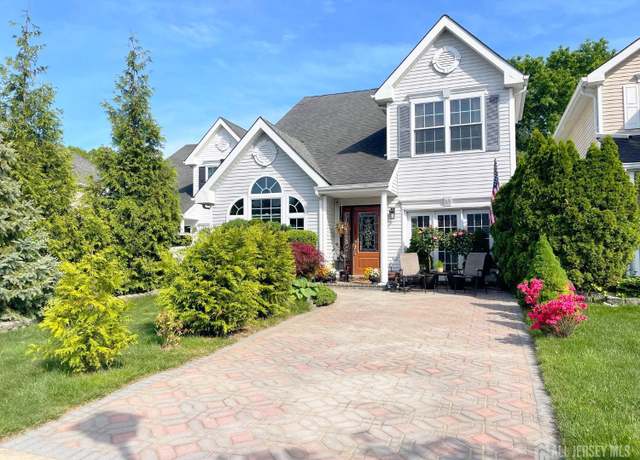 Property at 18 Tall Oaks Ct, Old Bridge, NJ 08857, 3 beds, 2.5 baths