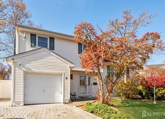 Property at 8 Carlisle Ct, Edison, NJ 08817, 4 beds, 2.5 baths