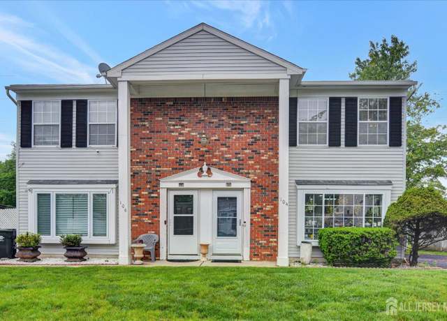 Property at 104 Brewster Cir, Old Bridge, NJ 08857, 3 beds, 2.5 baths