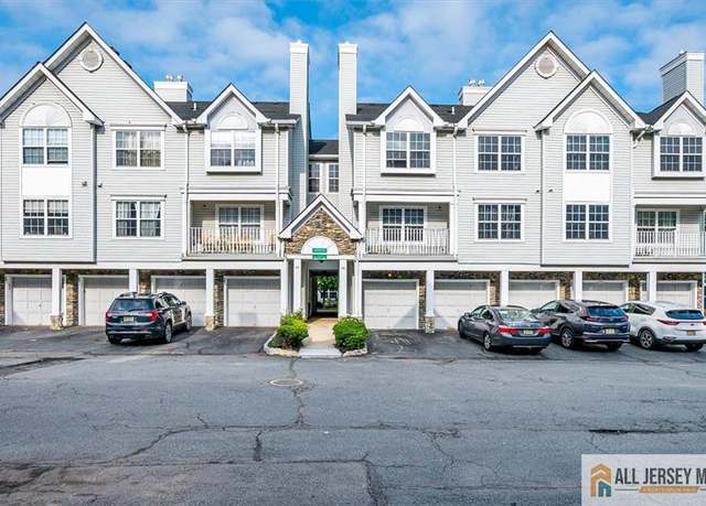 Property at 32 Prestwick Way #32, Edison, NJ 08820, 3 beds, 2.5 baths