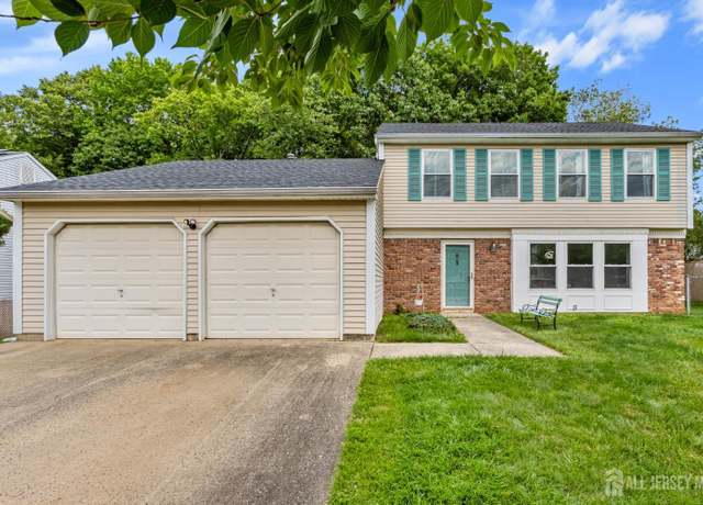 Property at 18 Heather Dr, Edison, NJ 08820, 3 beds, 2.5 baths