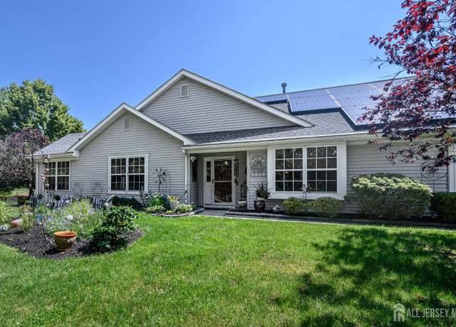 Property at 17 Strawberry Ln, Lakewood, NJ 08701, 2 beds, 2 baths