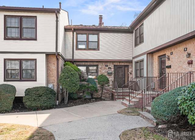 Property at 8 Highview Dr, Woodbridge Proper, NJ 07095, 2 beds, 2.5 baths