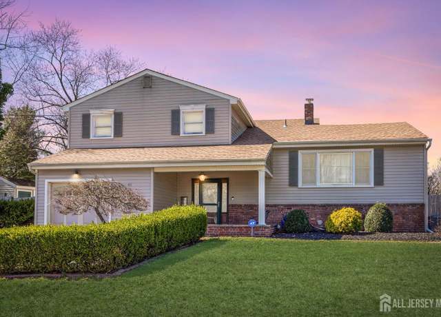 Property at 40 Winston Dr, Franklin, NJ 08873, 3 beds, 2.5 baths