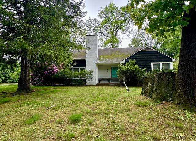 Property at 33 Lawrence Brook Dr, East Brunswick, NJ 08816, 4 beds, 2 baths