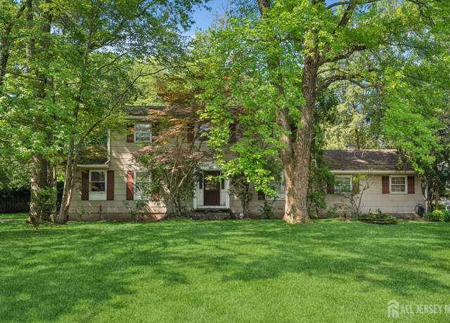 Property at 2 Christopher Ct, Edison, NJ 08820, 4 beds, 2.5 baths