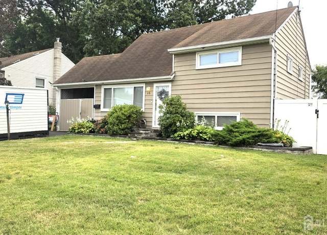 Property at 26 Oxford Rd, East Brunswick, NJ 08816, 3 beds, 1 bath