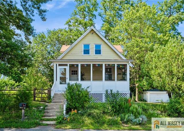 Property at 4 Woodrow St, Middlesex, NJ 08846, 3 beds, 2 baths