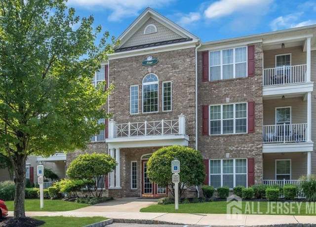 Property at 439 Sophee Ln, Lakewood, NJ 08701, 2 beds, 1.5 baths