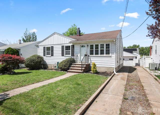 Property at 11 Oakwood Pl, Carteret, NJ 07008, 3 beds, 1 bath