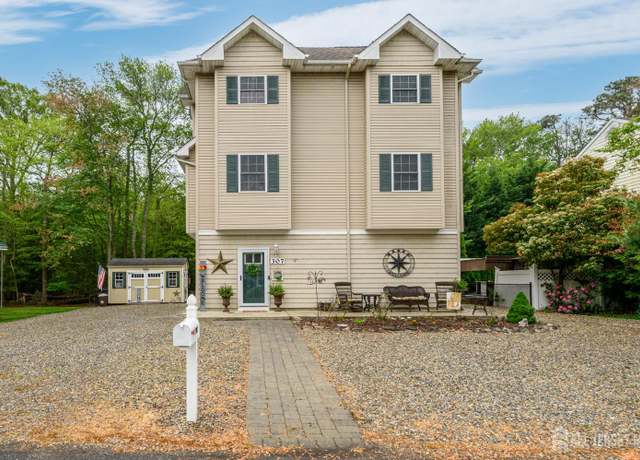 Property at 307 Cedar Dr, Lacey, NJ 08734, 4 beds, 3 baths