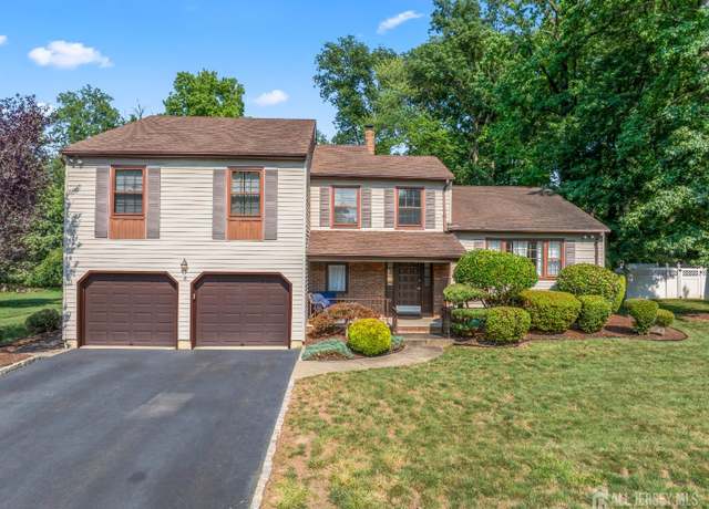Property at 5 Pine Ridge Dr, Edison, NJ 08820, 4 beds, 2.5 baths