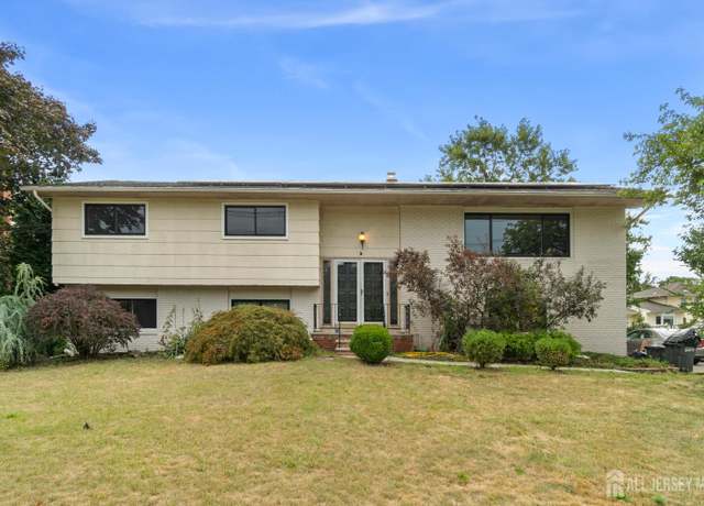Property at 133 Metlars Ln, Piscataway, NJ 08854, 5 beds, 3 baths