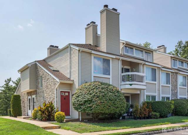 Property at 90 Farnham Sq #290, Sayreville, NJ 08859, 3 beds, 2.5 baths