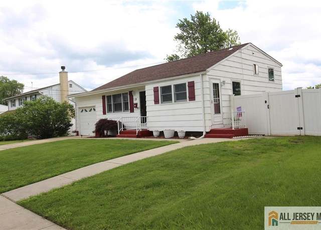 Property at 19 Wendy Dr, Old Bridge, NJ 08857, 3 beds, 1.5 baths