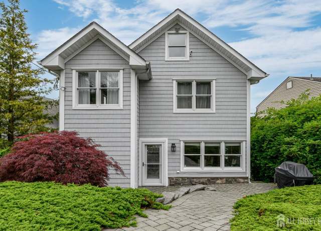 Property at 307 Squaw Trl, Hopatcong, NJ 07821, 3 beds, 3 baths