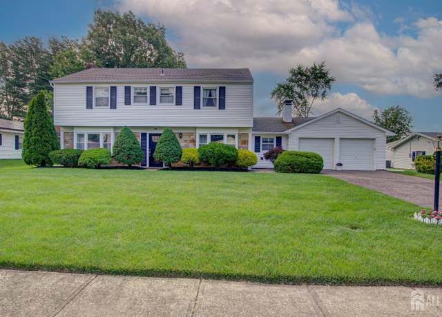 Property at 20 Kenwood Ln, Old Bridge, NJ 08857, 4 beds, 2.5 baths