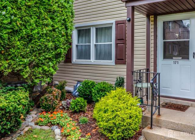Property at 171 Rose St, Metuchen, NJ 08840, 2 beds, 1 bath