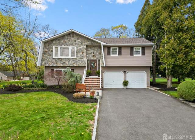 Property at 4 Rieder Ct, Franklin Twsp, NJ 08873, 4 beds, 1.5 baths